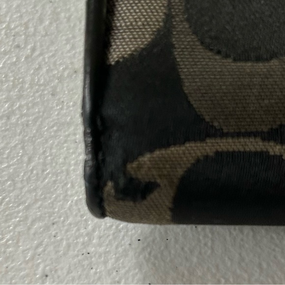 Coach Alexandra Signature Slim black and gray wallet. - Picture 8 of 9